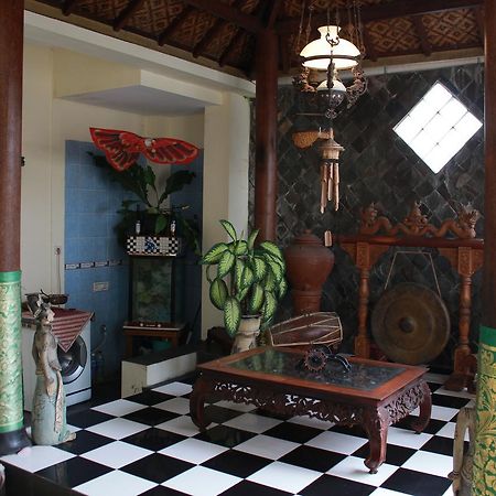 La Javanaise Home Stay Malioboro Джок'якарта Екстер'єр фото